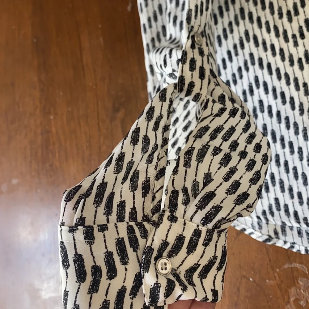 24:03 - Candies Button Down Blouse w/cut out shoulder - Picture 15 of 16